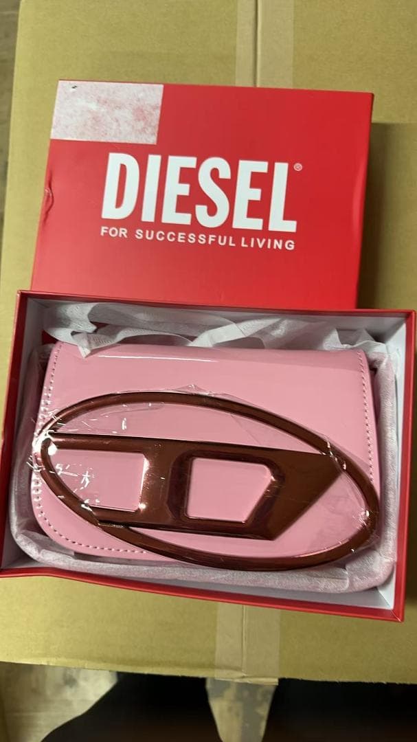 DIESEL ショルダーバッグ ピンクモデル／ブランドロゴはピンク