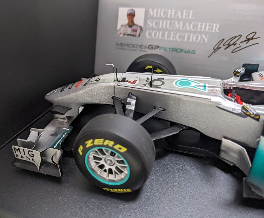 ミニカー MINICHAMPS M.SCHUMACHER SHOWCAR 2011