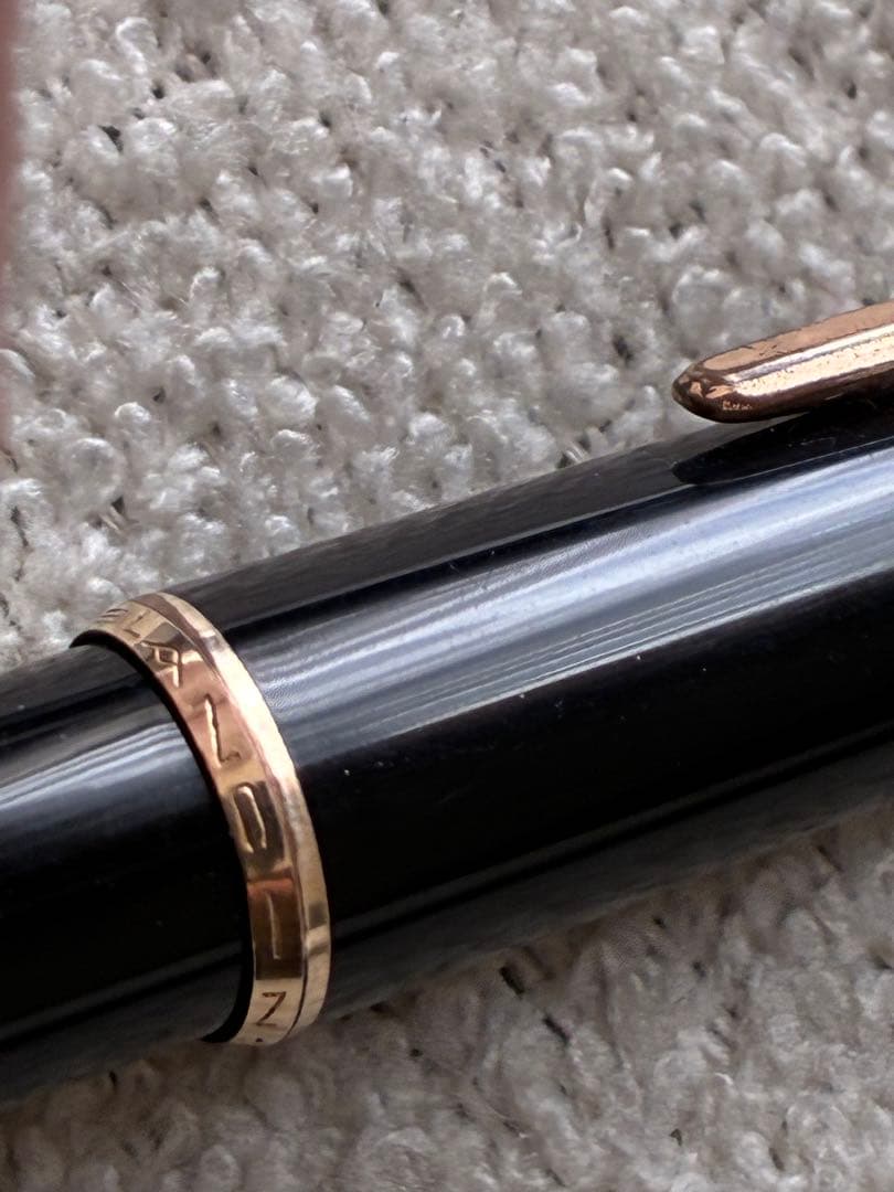 ◾️MONT BLANC モンブラン◾️NO．32 ◾️万年筆◾️黒／金色◾️