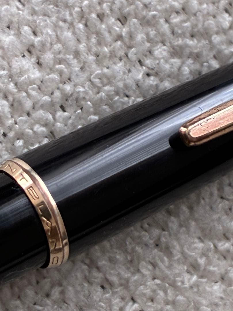 ◾️MONT BLANC モンブラン◾️NO．32 ◾️万年筆◾️黒／金色◾️