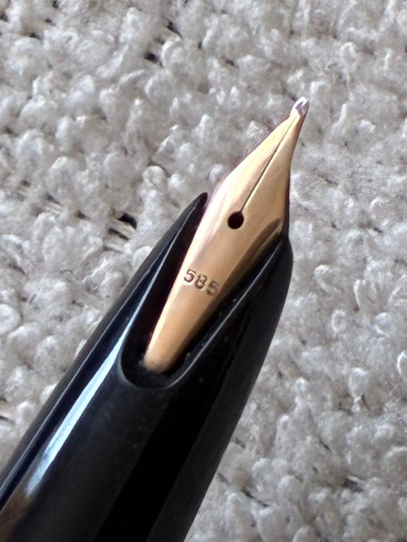 ◾️MONT BLANC モンブラン◾️NO．32 ◾️万年筆◾️黒／金色◾️