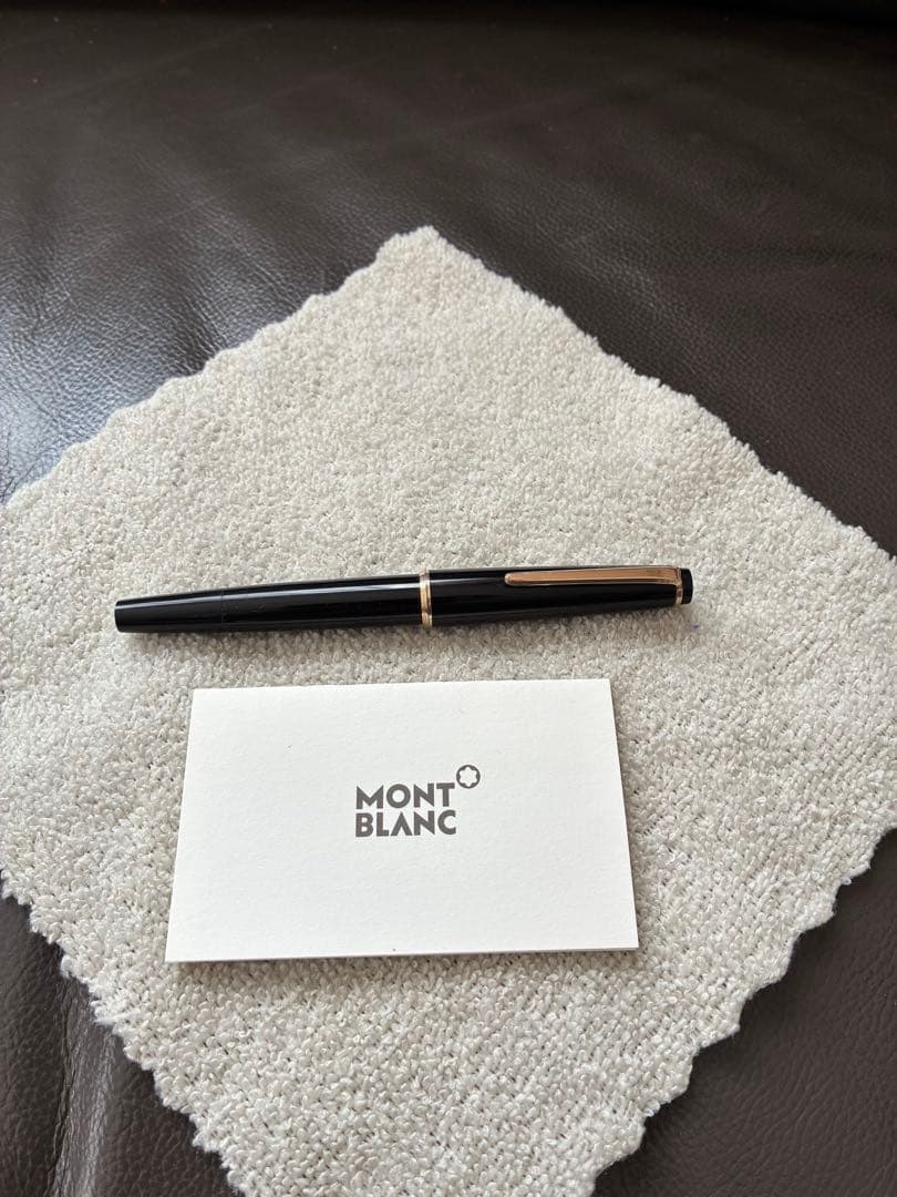 ◾️MONT BLANC モンブラン◾️NO．32 ◾️万年筆◾️黒／金色◾️
