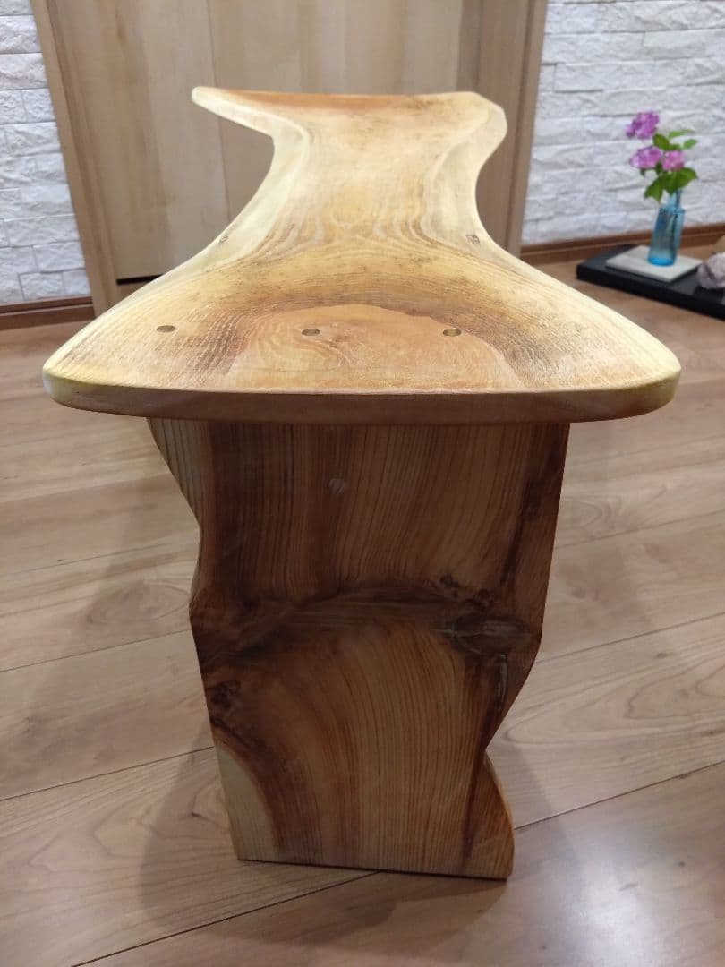 欅のベンチ（70）山口寿美子❕ケヤキの模様、曲線をお楽しみくださいね。