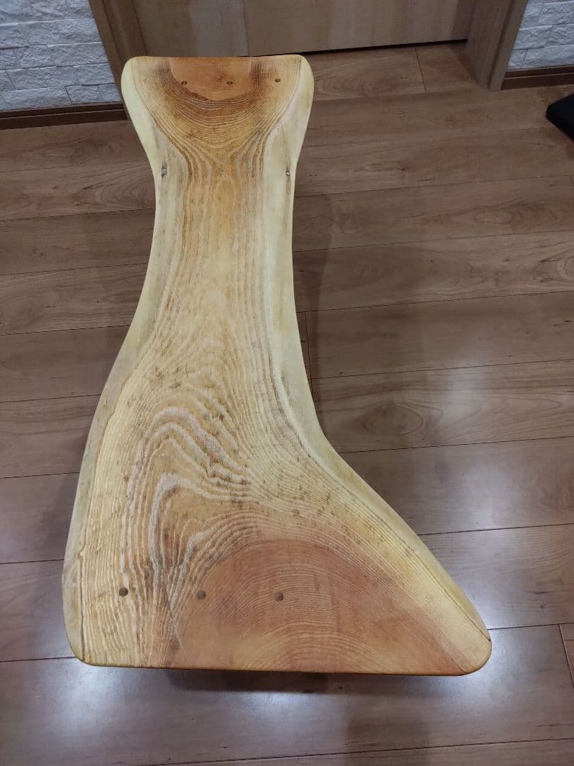 欅のベンチ（70）山口寿美子❕ケヤキの模様、曲線をお楽しみくださいね。