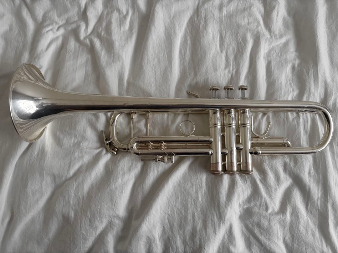 トランペット 〈Bach Stradivarius 37 180MLS 〉