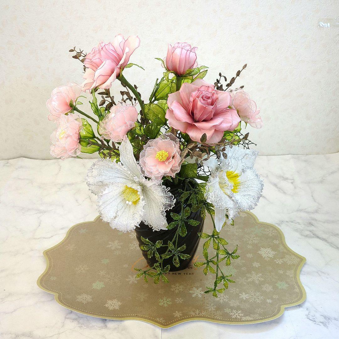 アメリカンフラワー　カトレア、バラアレンジメント