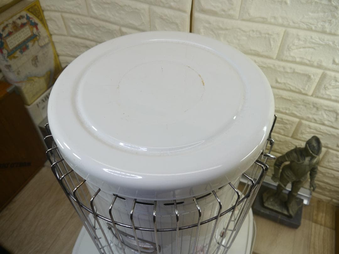 機構良好、外観・・・◆2013年。コロナ　石油ストーブ ホワイト 安全ガード付き