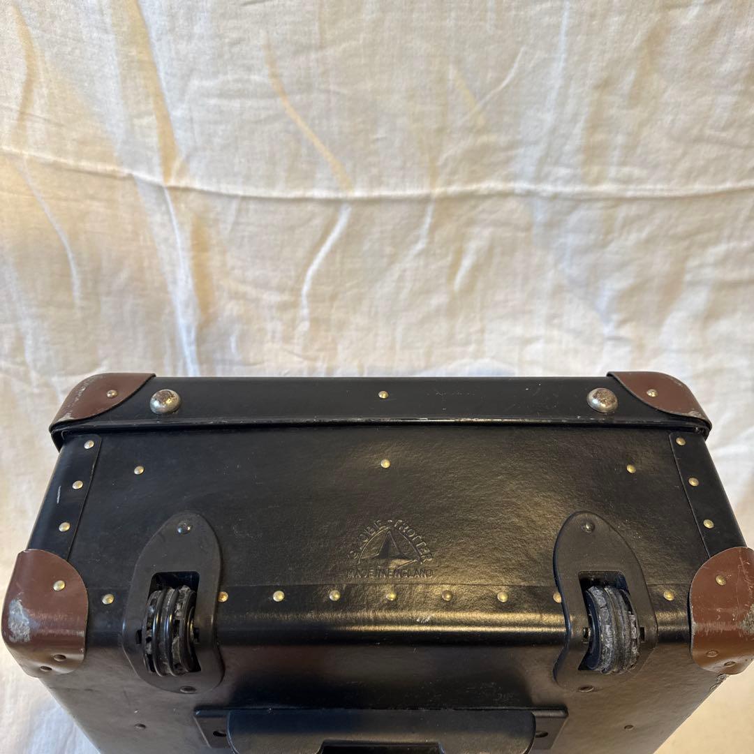 グローブトロッター　 黒いキャリーケース中型