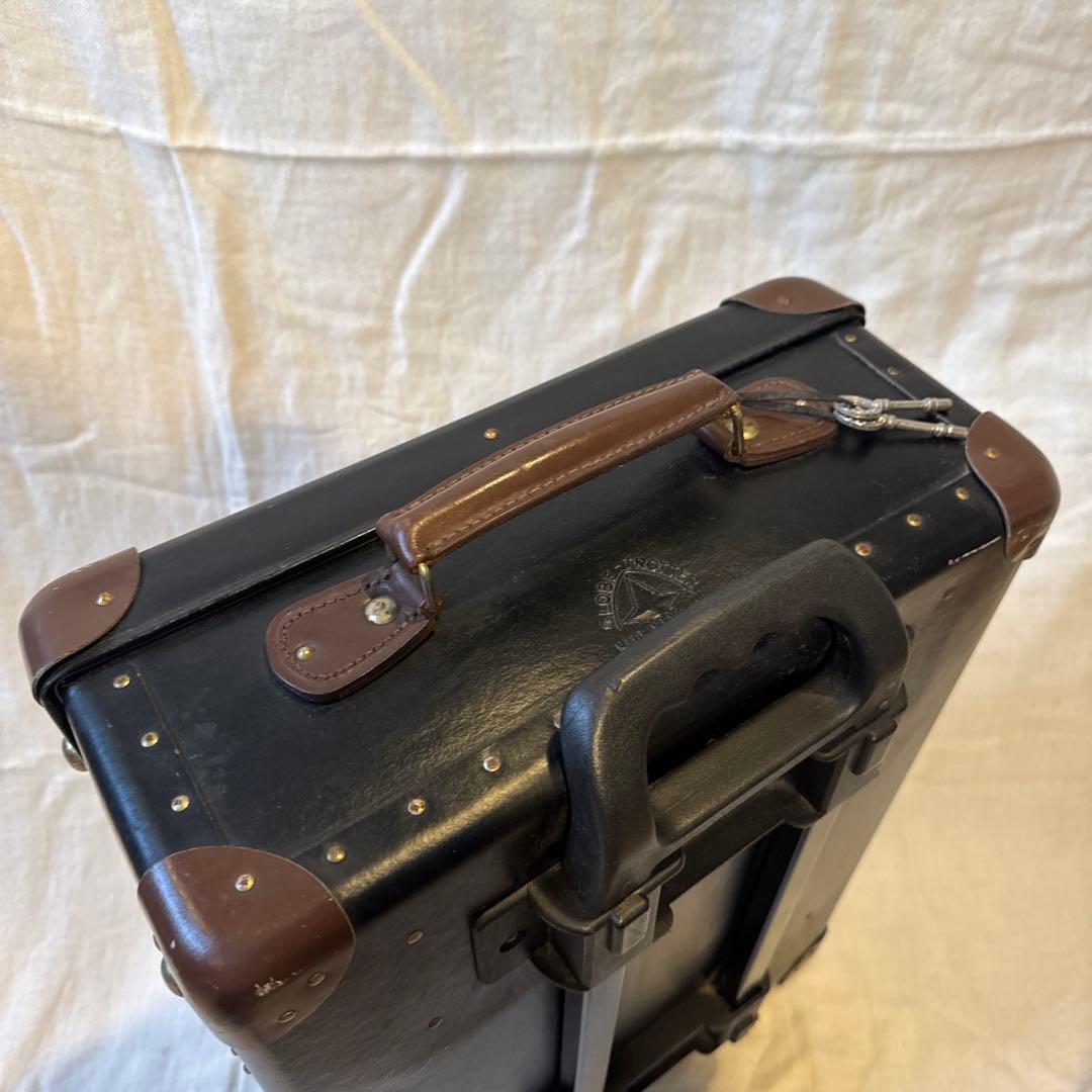 グローブトロッター　 黒いキャリーケース中型