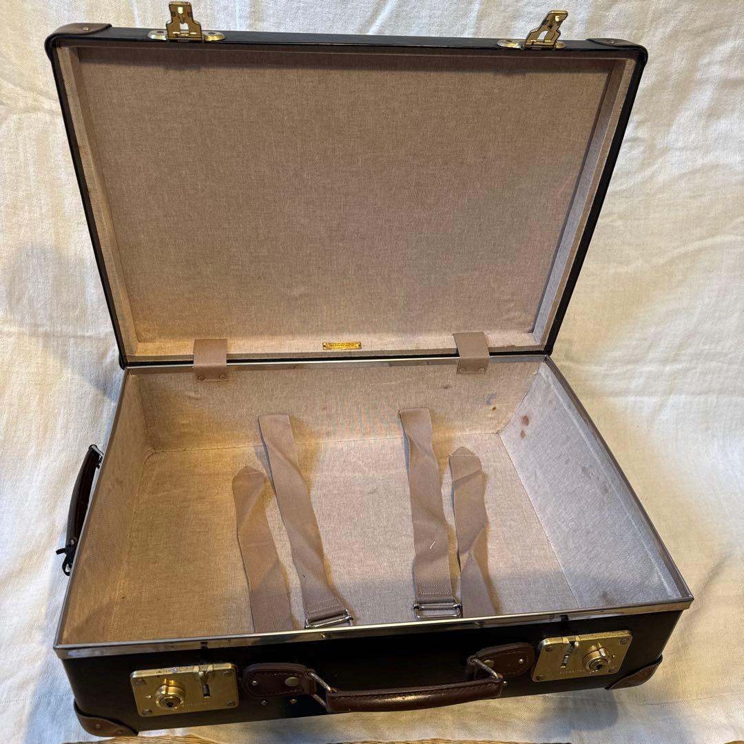 グローブトロッター　 黒いキャリーケース中型