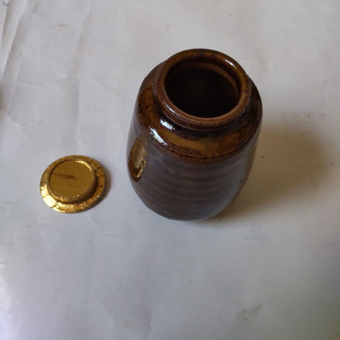 肩衝茶入 尻張茶入 仕覆 四つ目菱緞子 茶道具 木箱 茶入 美品 です。