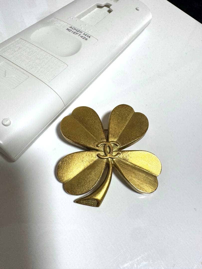 CHANEL ゴールド クローバーブローチ　シャネル
