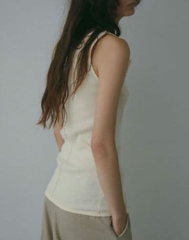 ETRÉ TOKYO 30コーマフロントオープンタンクトップ　クリーム