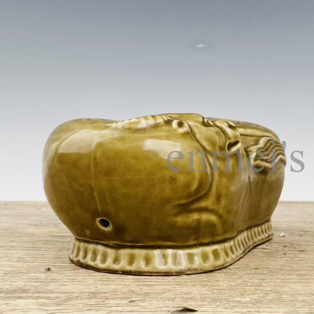 【定窯系 オリーブグリーン釉 牛枕】牛型陶枕／花模様装飾／中国古陶磁風