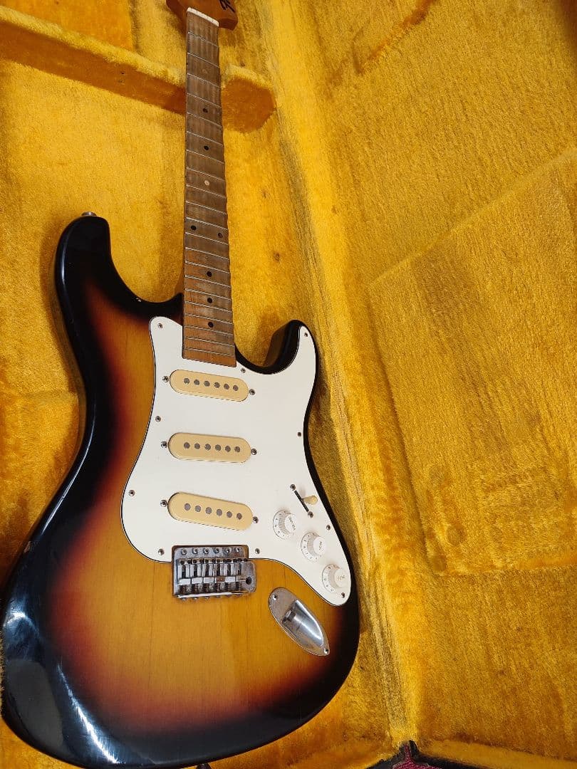 エレキギター　ストラトタイプ　ギターケース付き