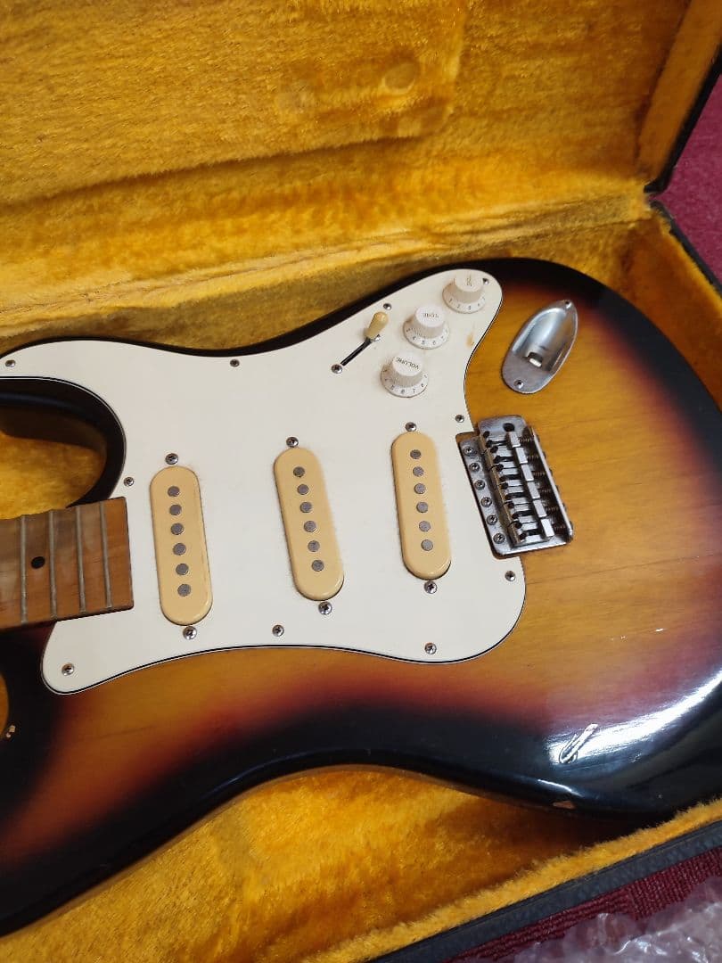 エレキギター　ストラトタイプ　ギターケース付き