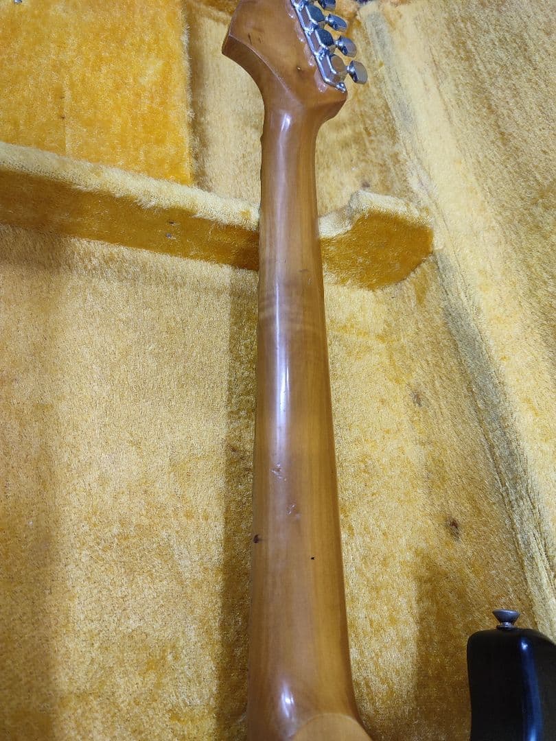 エレキギター　ストラトタイプ　ギターケース付き