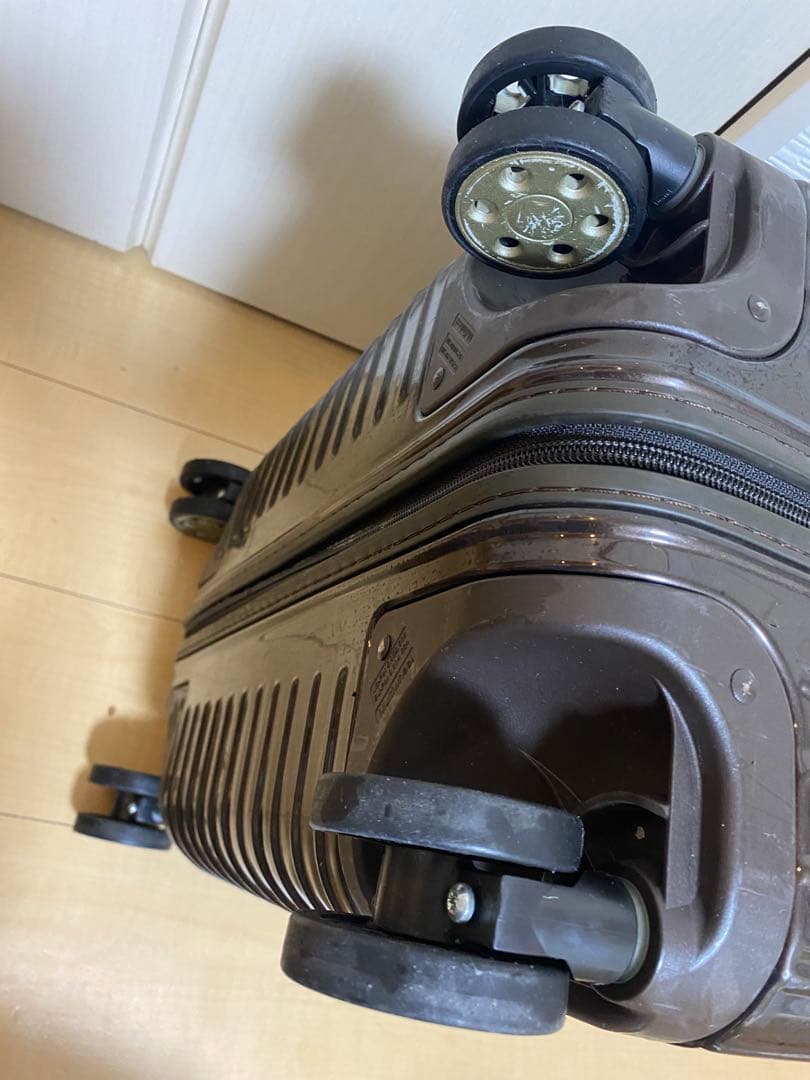 リモワ　サルサデラックス4輪