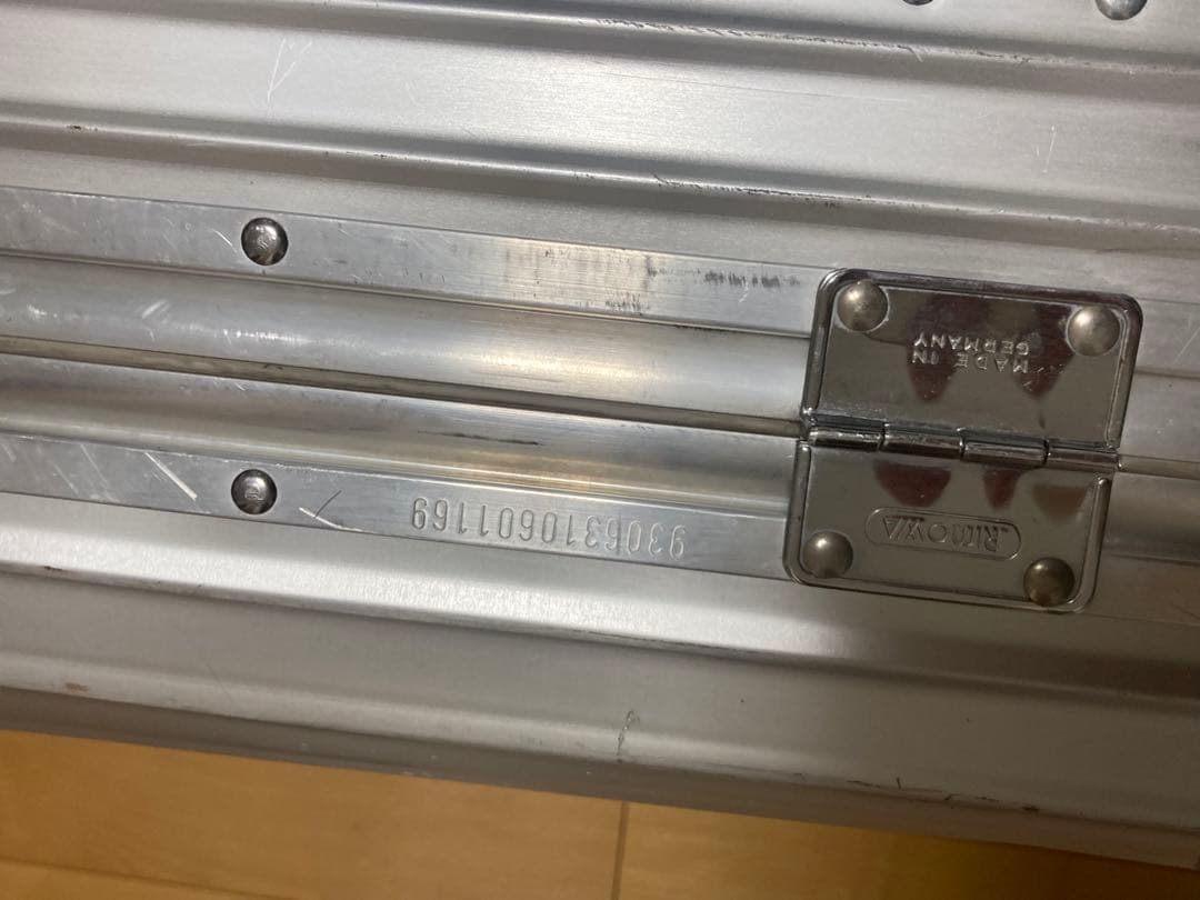 リモワ　スーツケース シルバー アルミ製 RIMOWA