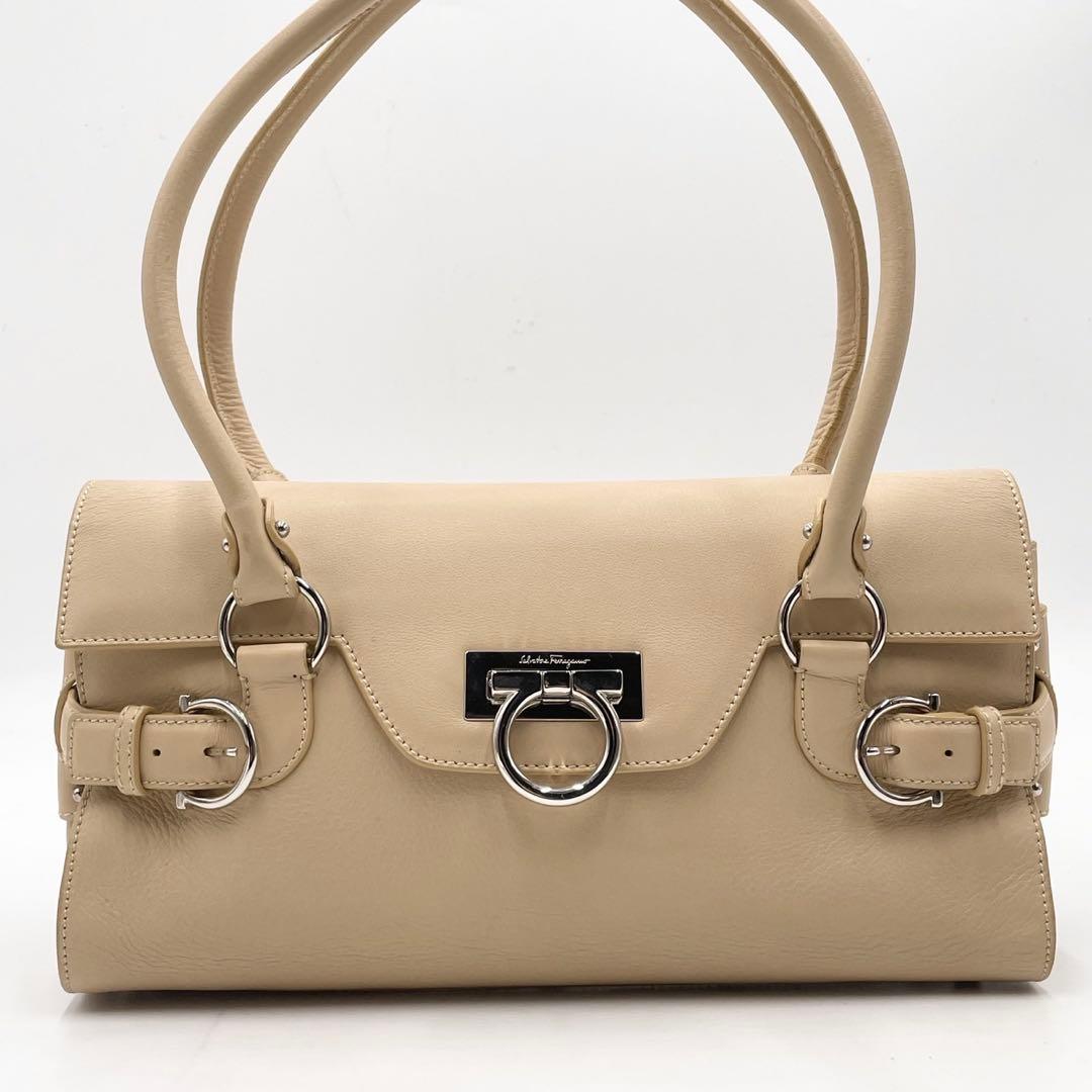 極美品● フェラガモ ハンドバッグ ガンチーニ 金具 ベージュ レザー