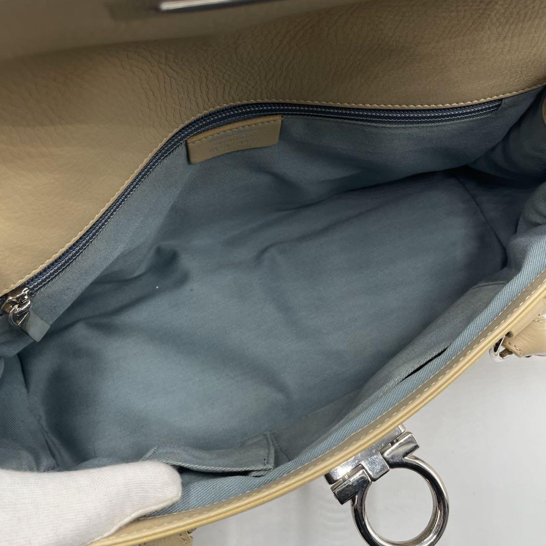 極美品● フェラガモ ハンドバッグ ガンチーニ 金具 ベージュ レザー