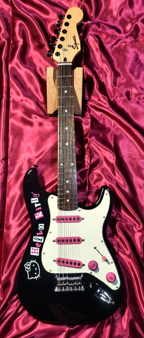ハローキティ　ミニ　ストラトキャスター