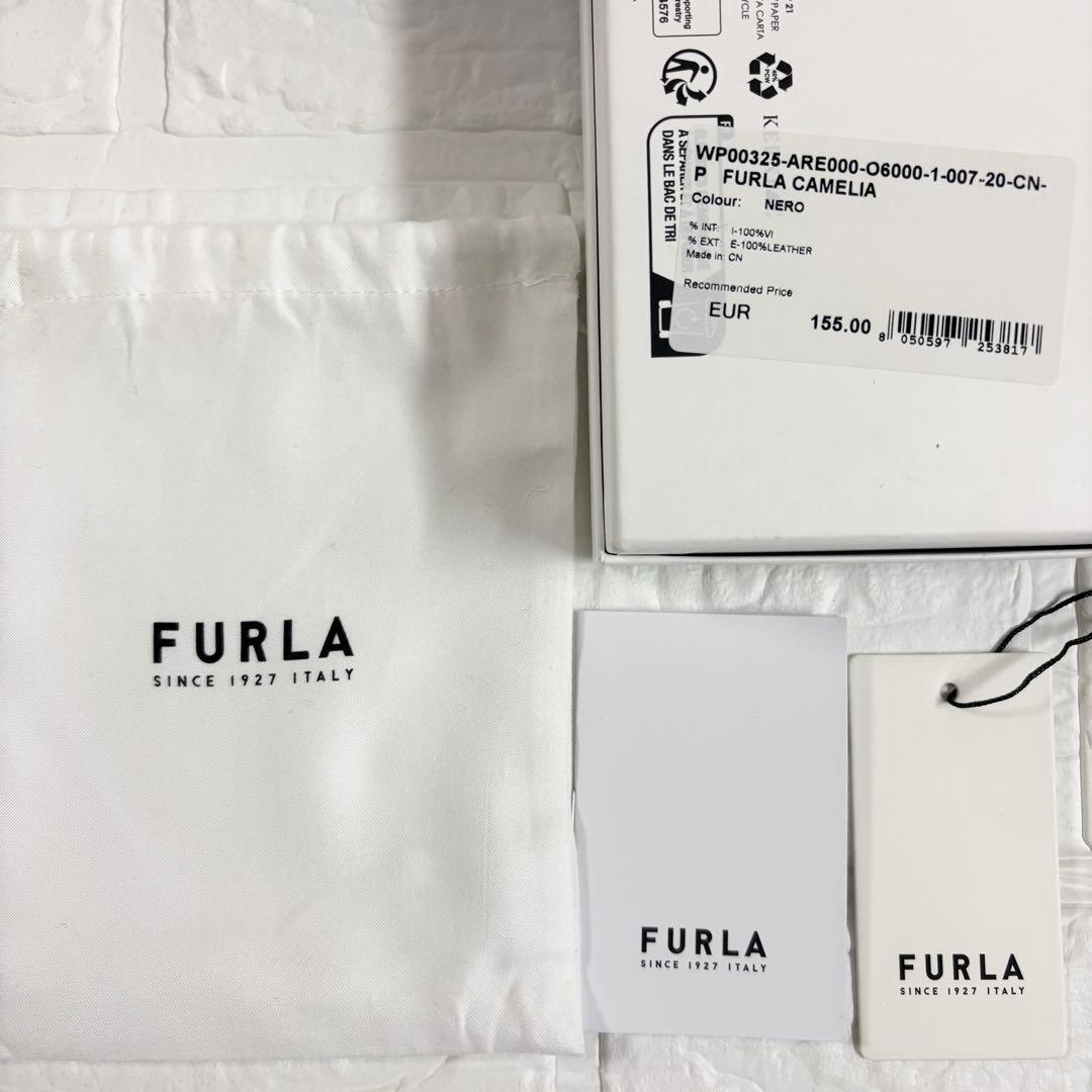 【極美品】フルラ　カメリア　コンパクト財布　M　二つ折り　ブラック