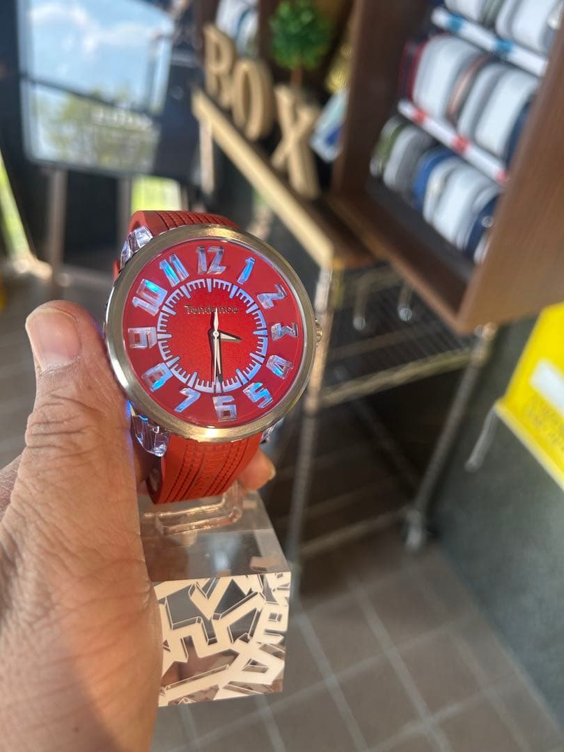 Tendence フラッシュレッドラバーベルト時計