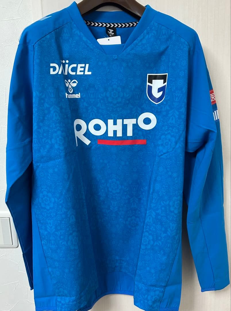 ネ*ル様 【ガンバ大阪】PROウーブントレーニングトップ hummel XO