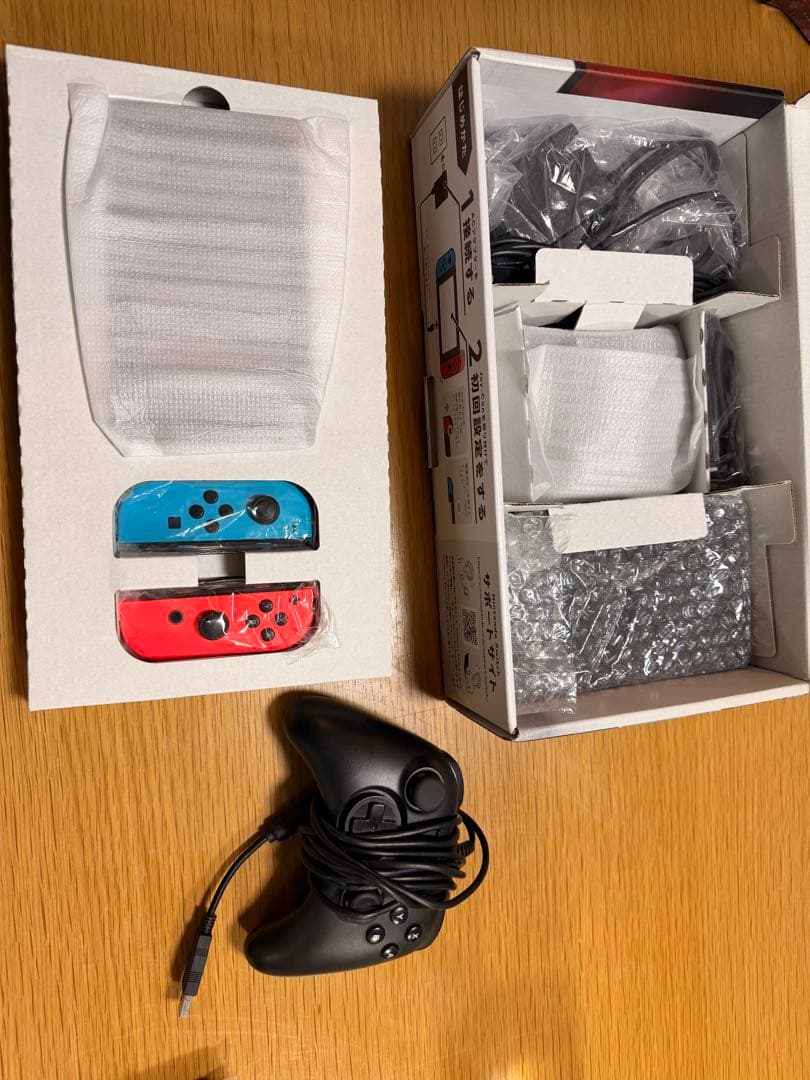 Nintendo Switch 本体 ネオンブルー・レッド (ポリパッド付き)