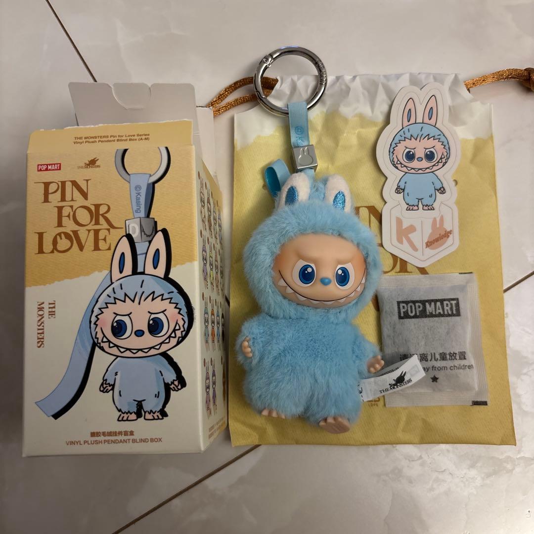 LABUBU PIN FOR LOVE ラブブ イニシャルキーホルダー K