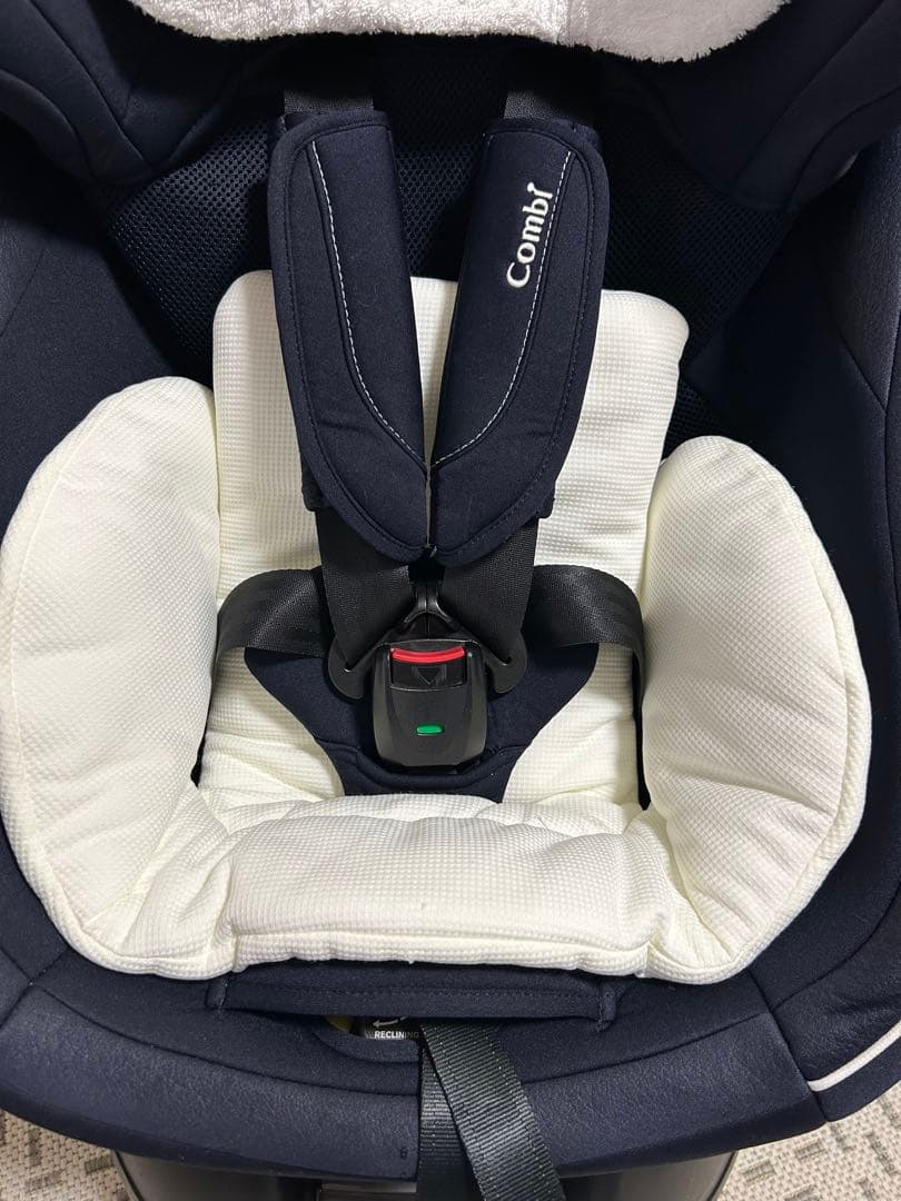 コンビ 新生児チャイルドシート クルムーヴ JJ-550