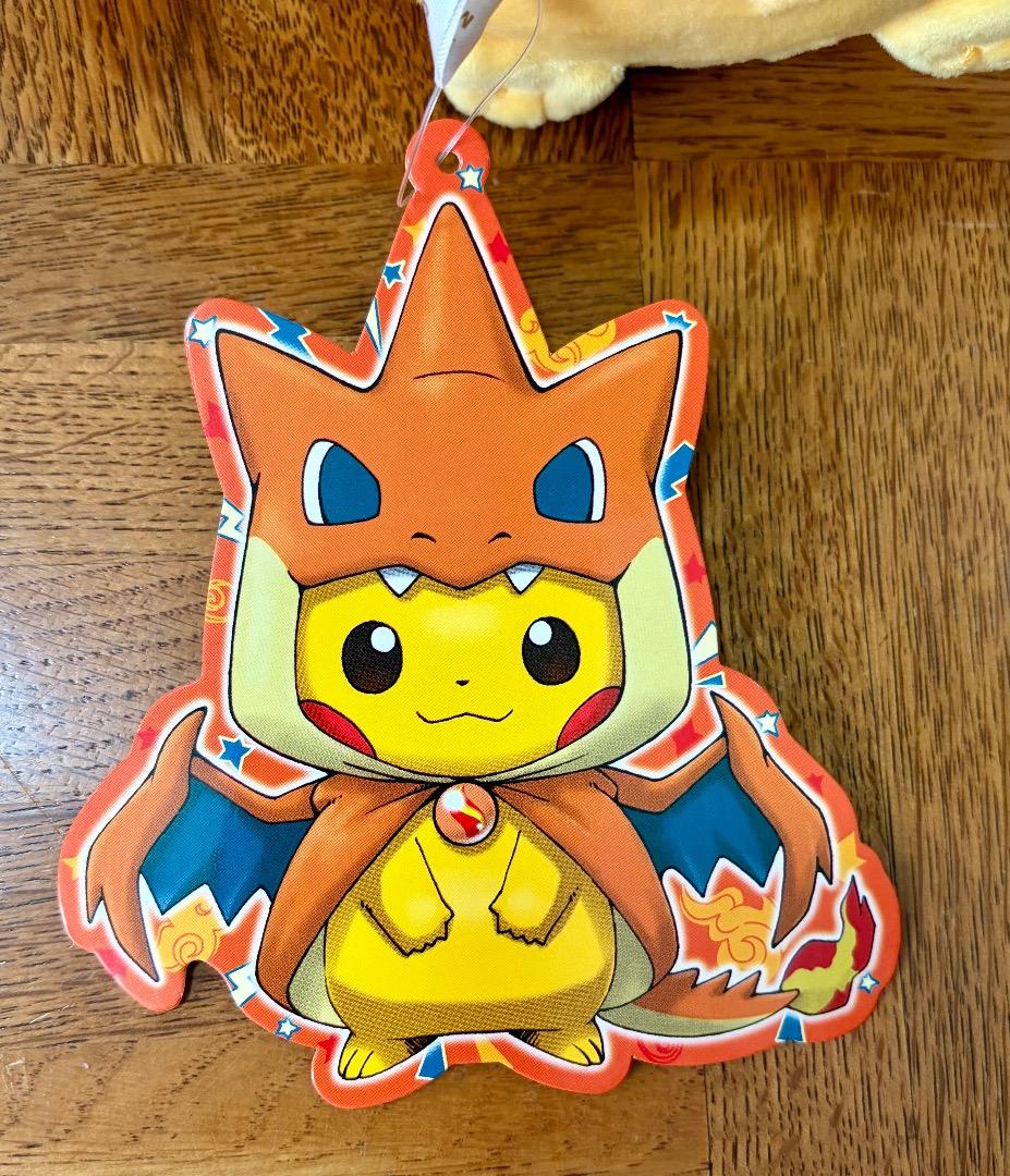 タグ付き ポケモン メガリザードンYのポンチョを着たピカチュウ ぬいぐるみ