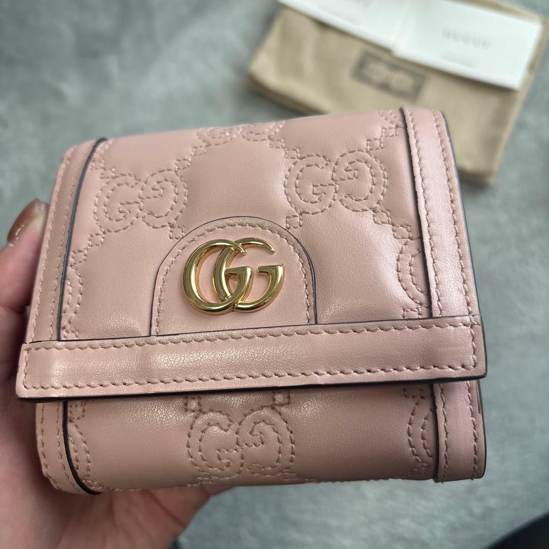 GUCCI GG マトラッセ　二つ折り財布