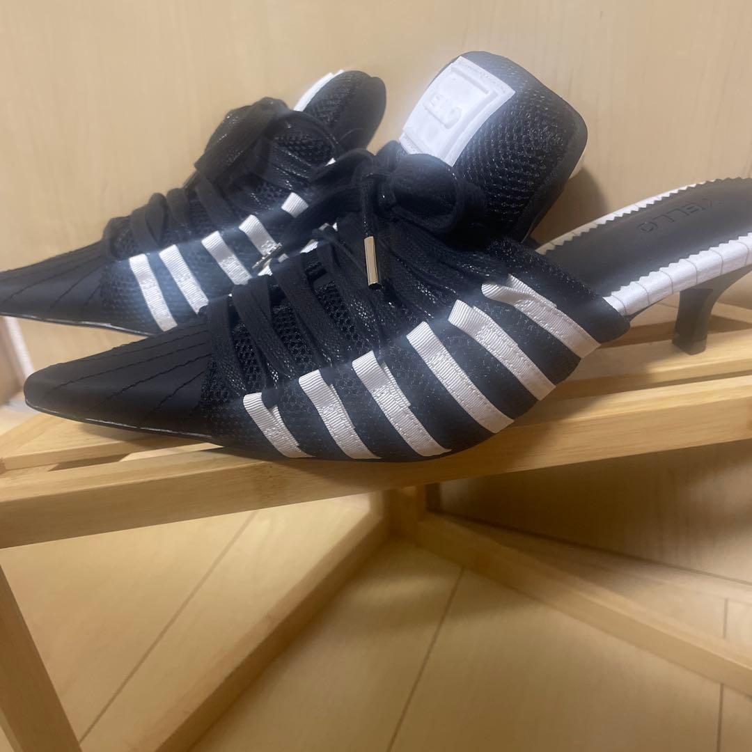 YELLO ブラック ポインテッドトゥ ミュール M