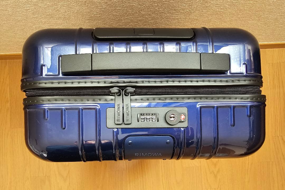 ☆ リモワ エッセンシャルライト キャビンS 31L グロスブルー 新品同様品