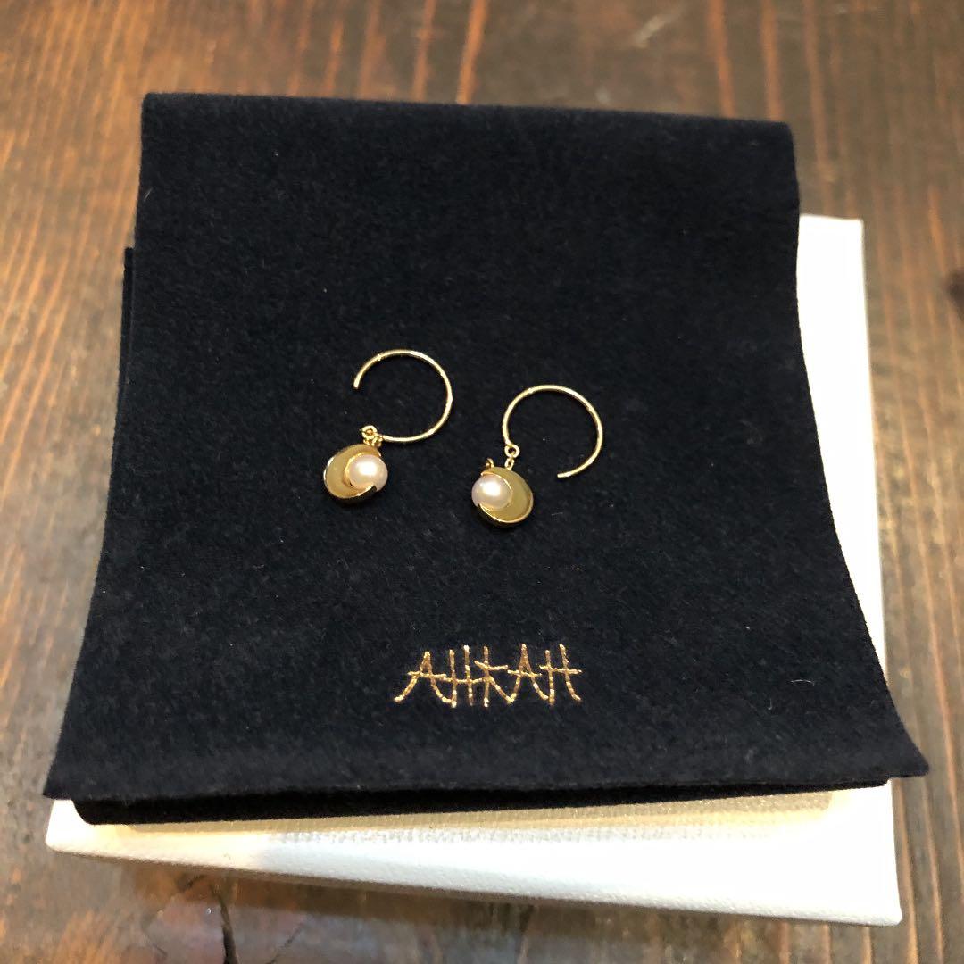 新品未使用AHKAH ピアス　クレセントパールピアス