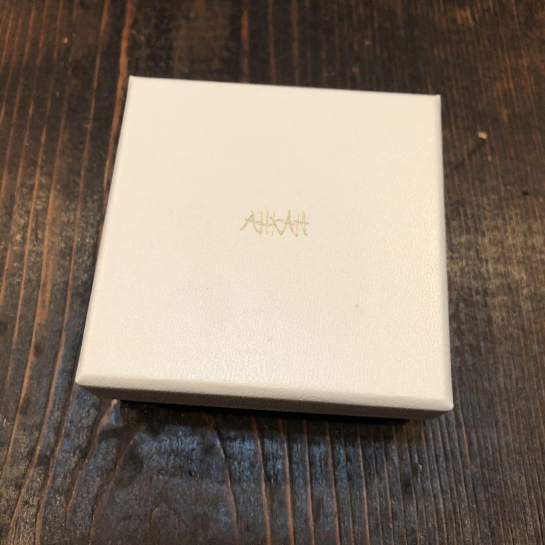 新品未使用AHKAH ピアス　クレセントパールピアス