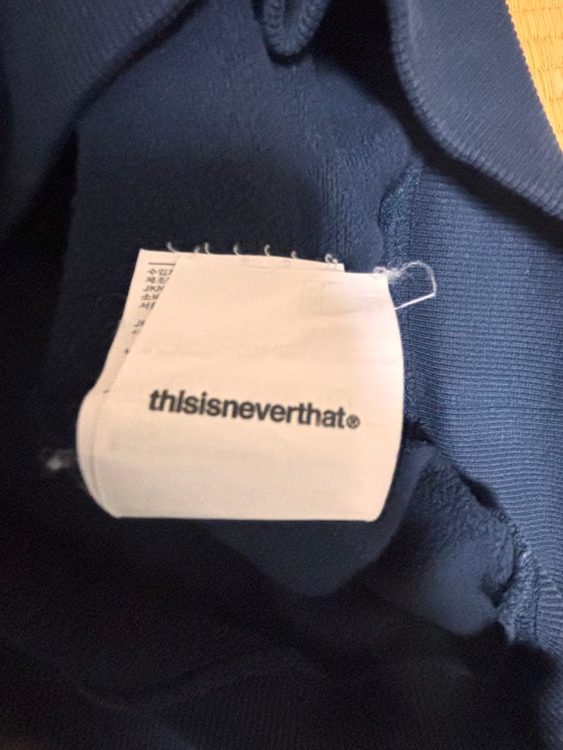 thisisneverthat ネイビー Mサイズ　パーカー
