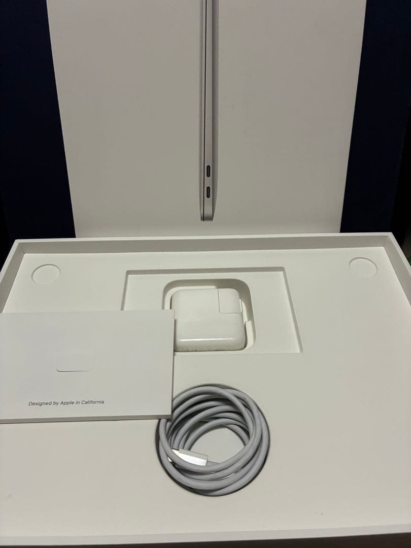 MacBook Air 13インチ シルバー本体 充電器付き