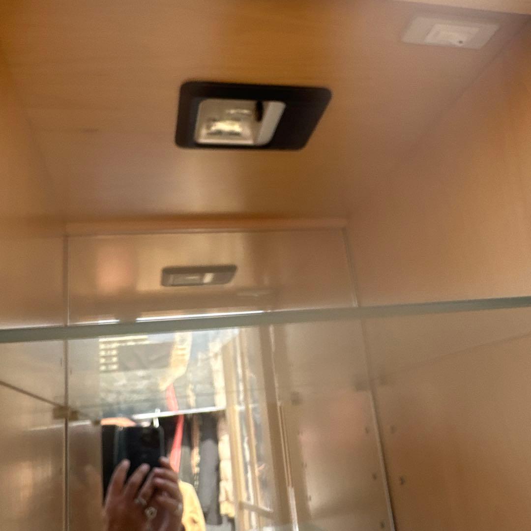 クリーム色の木製キャビネットリンホーリン大塚家具アメリカ