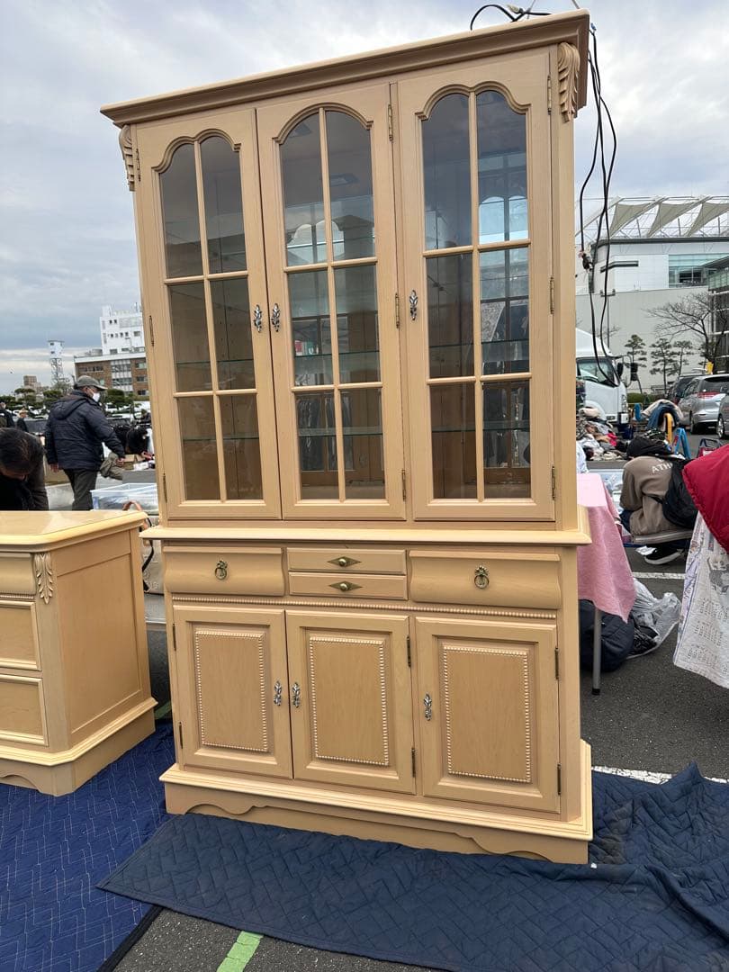 クリーム色の木製キャビネットリンホーリン大塚家具アメリカ