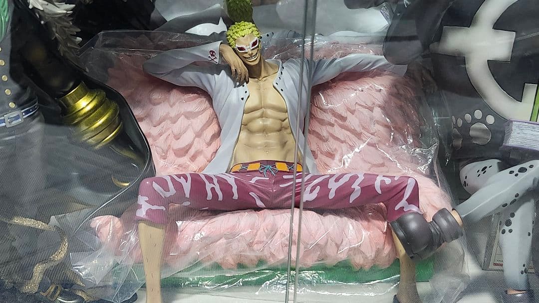 ワンピース　アーカイブコレクション　ドフラミンゴ　フィギュア