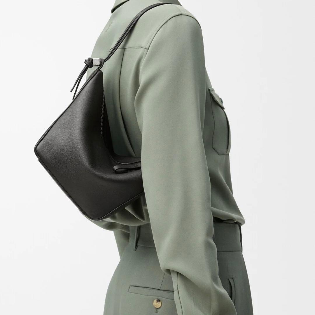 LOEWE ハンモックホーボーバッグミニブラック