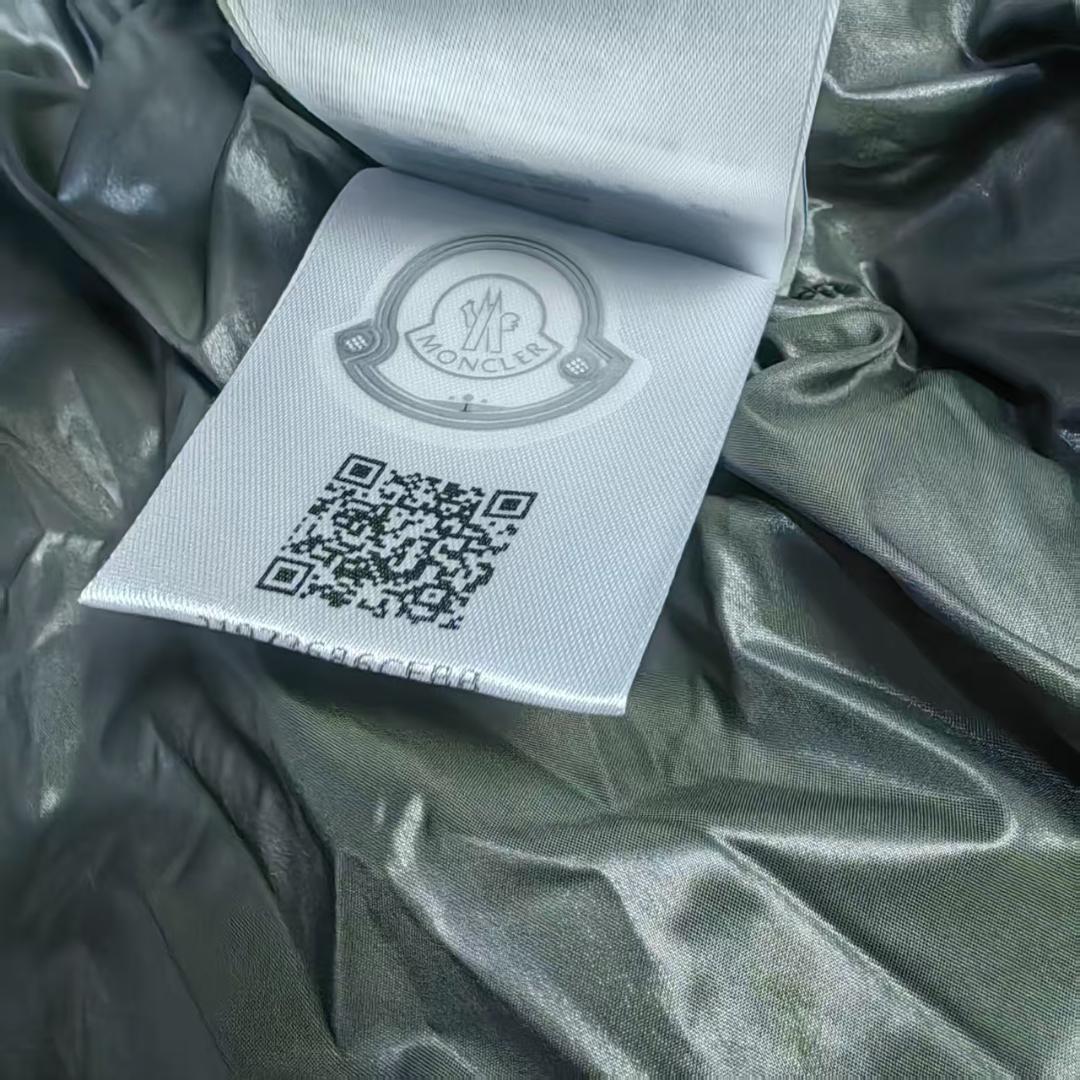 モンクレール　ダウンベスト　ワッペン　4 黒