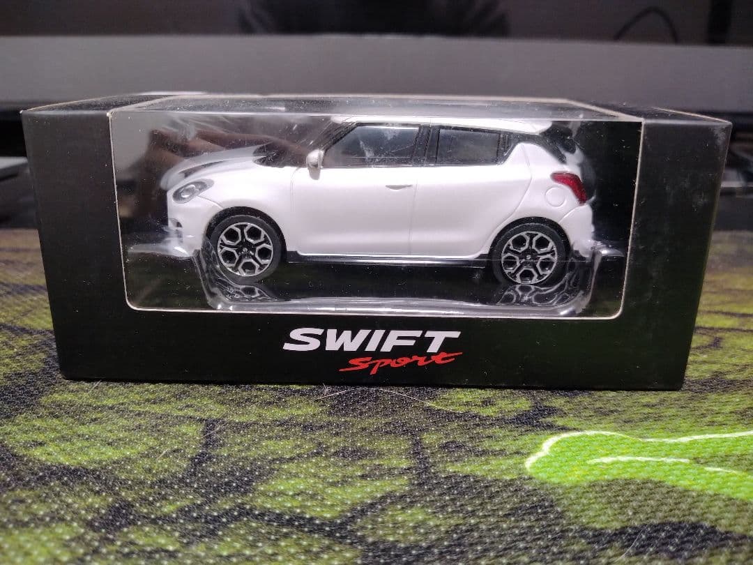スイフトスポーツ　1/43　プルバッグミニカー【ホワイト】