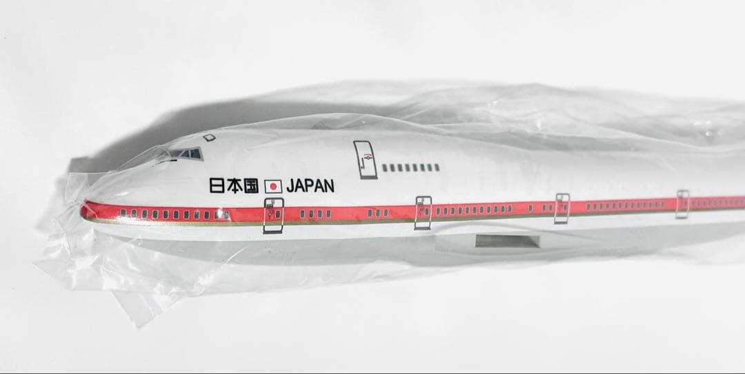 クロスウイング 1/200 B747-400 日本政府専用機