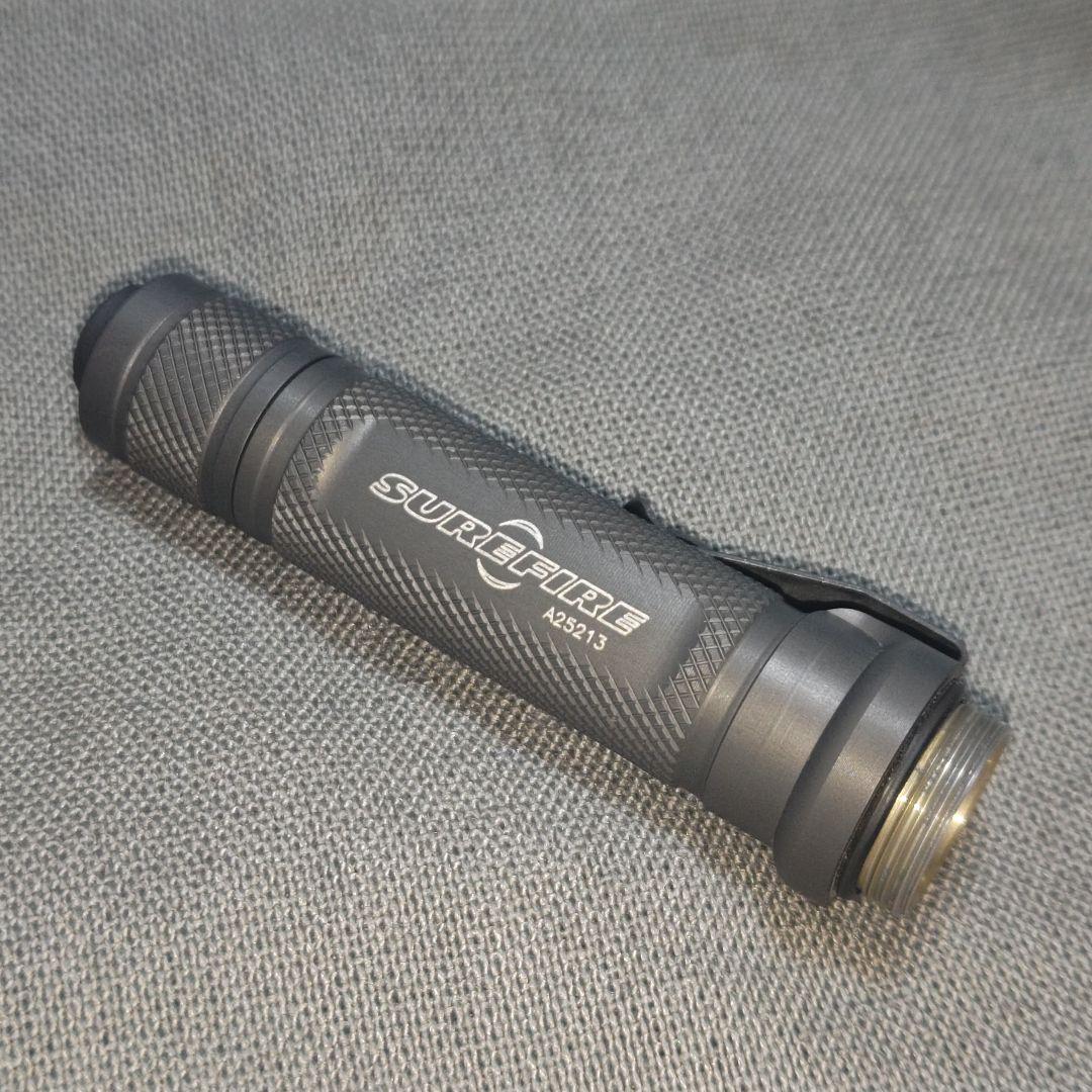 ネコ　SUREFIRE E2系　実物ボディ、スイッチ　M600互換