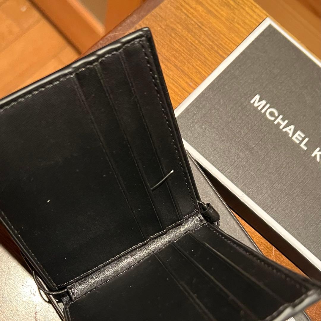新作MICHAEL KORS ロゴ入りスリム二つ折り本革財布 メンズ4万円の品