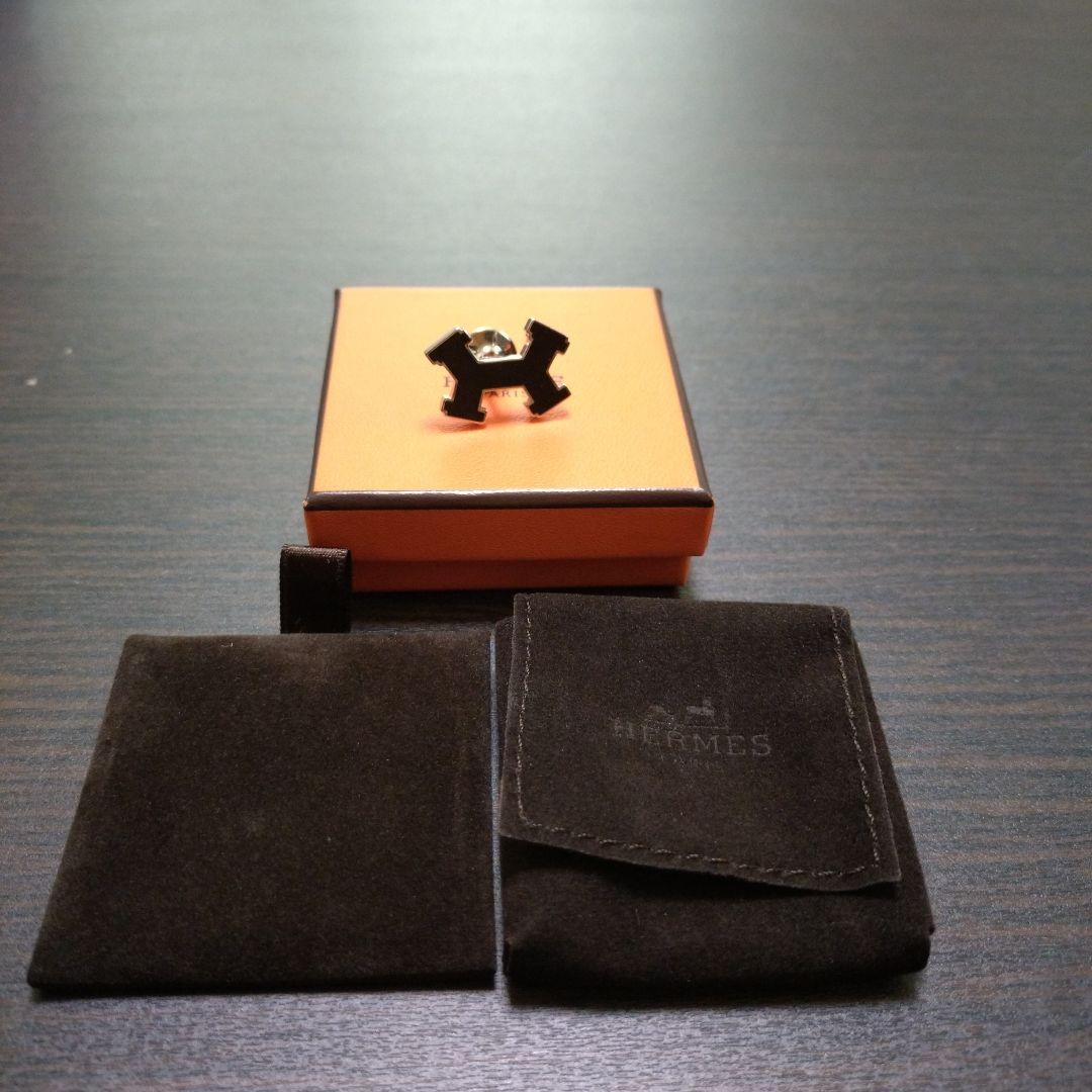 HERMES PARIS ロゴピンバッジ